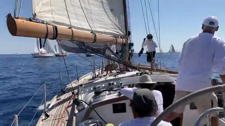 Embarquer à bord de S/Y Pacha 1968 x CCY à l'occasion des régates classique d'automne 2023 