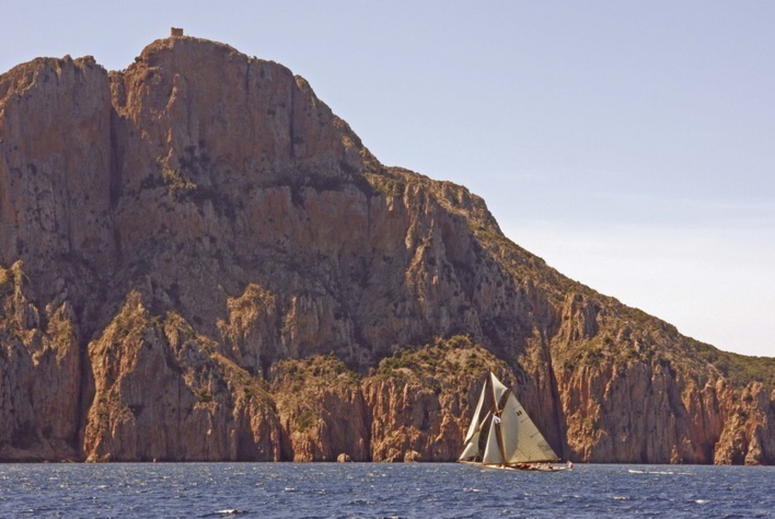 Corsica Classic 2010 SY Moonbeam Of Fife - Capo Rosso photo Thibaud Assante DR