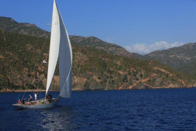 Eileen grand vainqueur de l'étape Calvi-Girolata