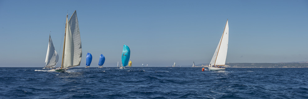 La flotte sous spis à la bouée des Lavezzi Trophée de la Ville de Bonifacio Photo Philippe Pierangeli