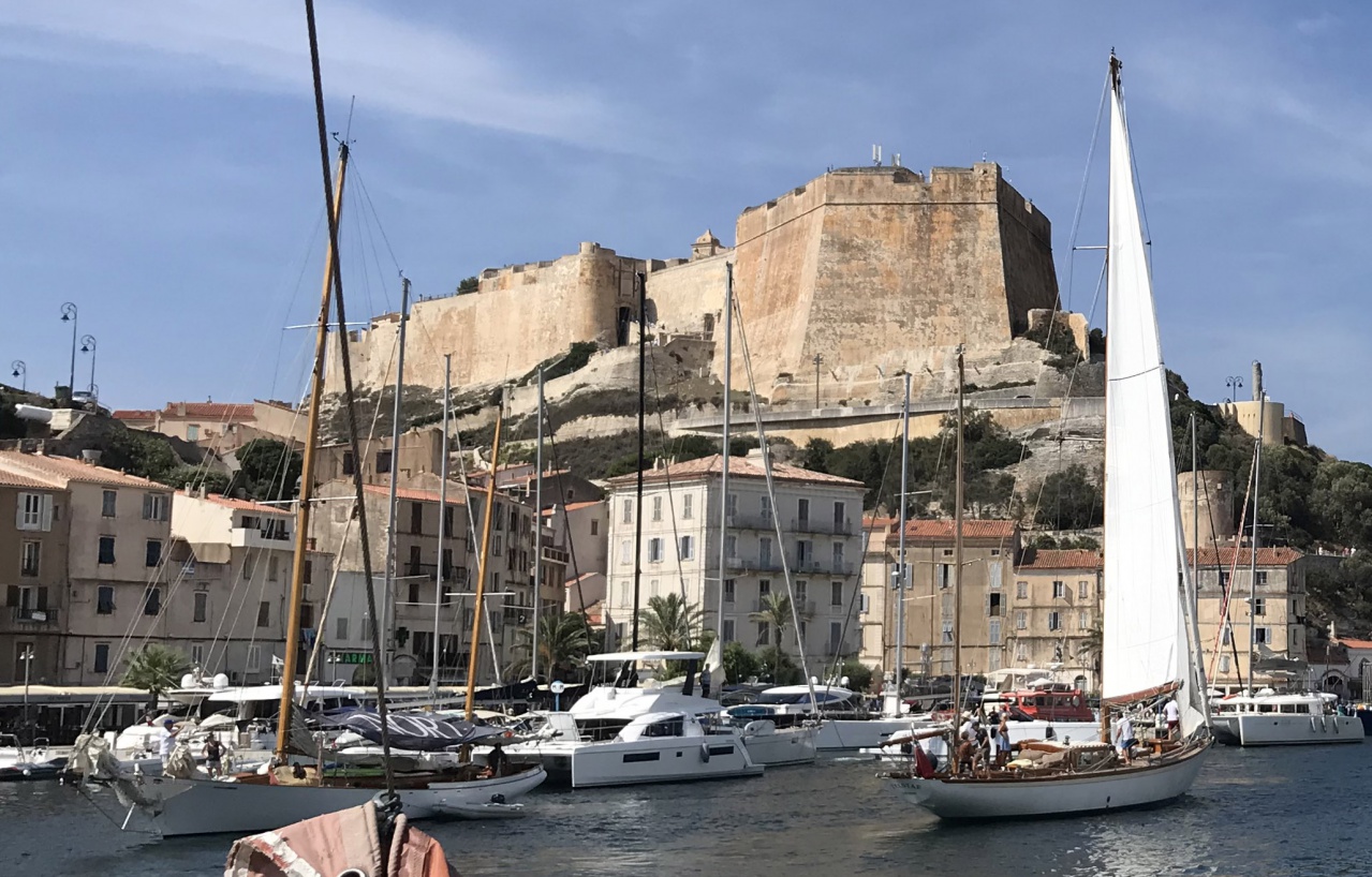 CC 2019 SY Telstar quitte le quai d'honneur à la voile photo Thiibaud Assante DR