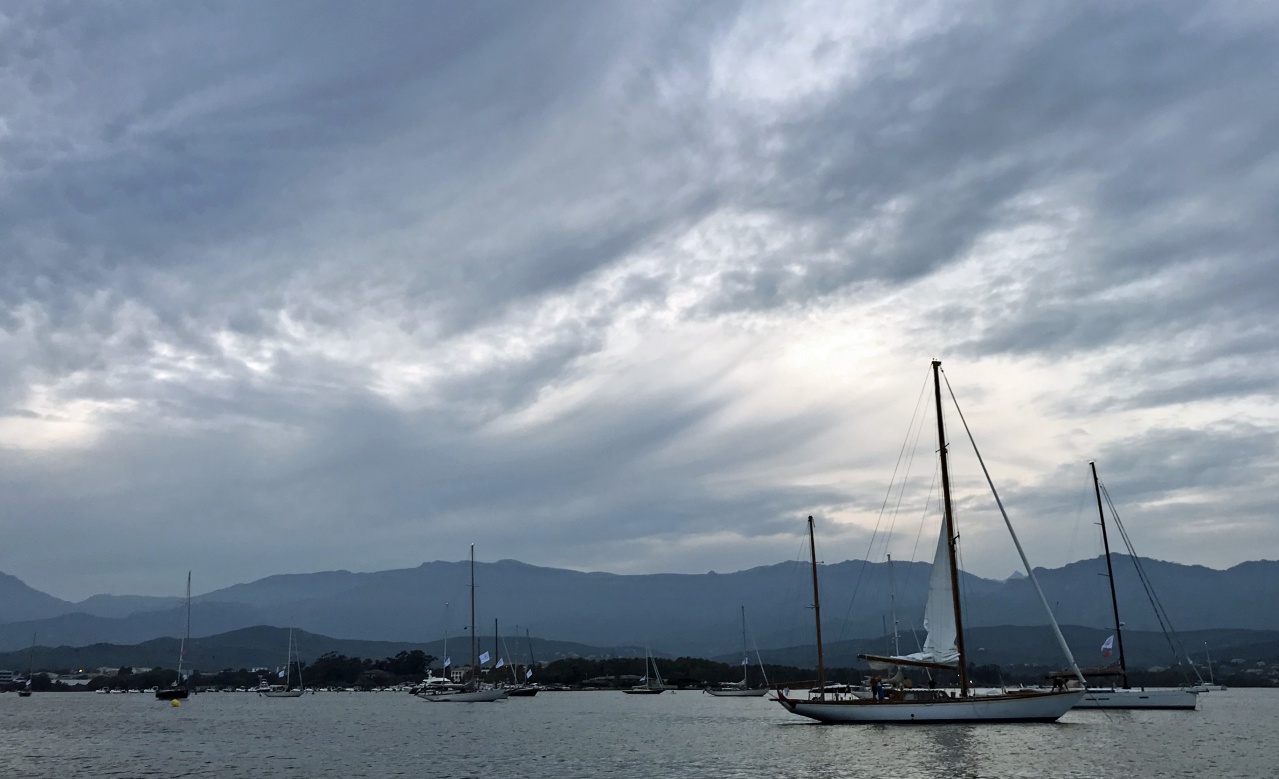 CC 2019 golfe de Porto-Vecchio flotte au mouillage devant Casa Santini photo Thibaud Assante DR