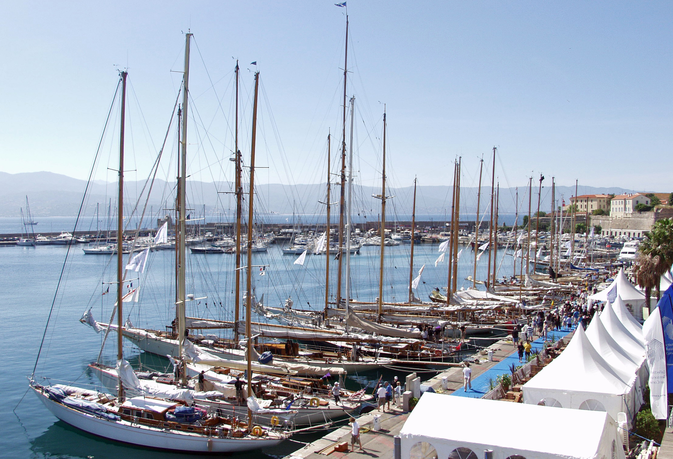 RI 2006 Quai d'honneur Brancaleoni port Tino rossi photo Thibaud Assante DR