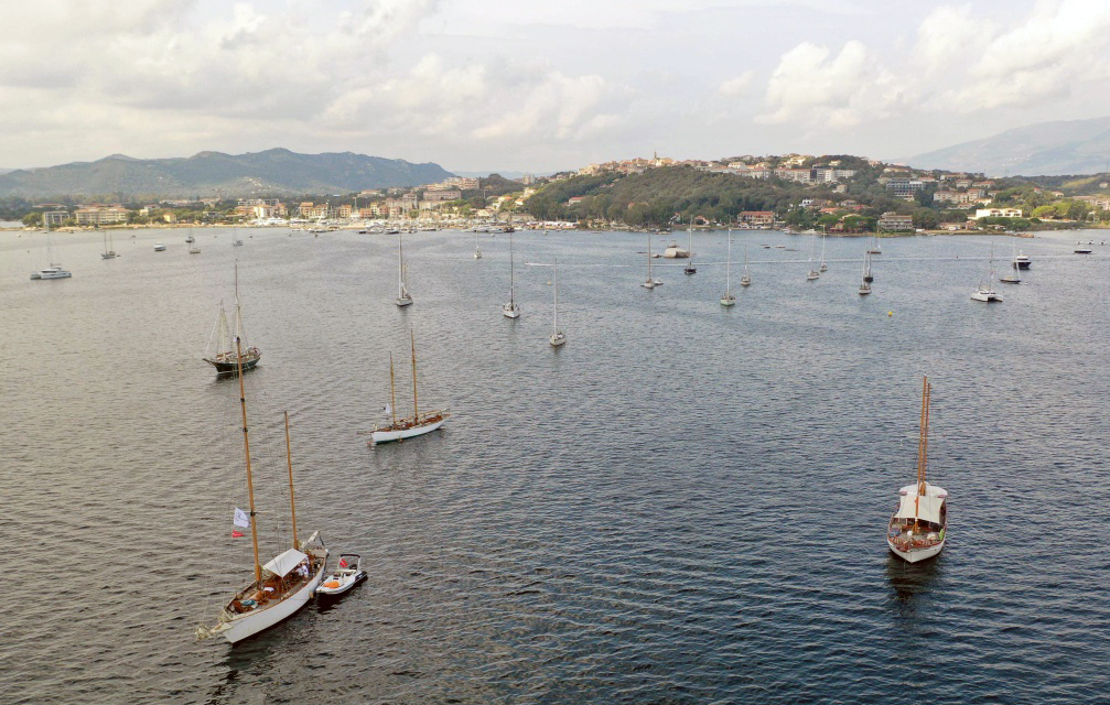 La flotte au mouillage dans la baie de Porto-Vecchio photo JP Pyrée DR