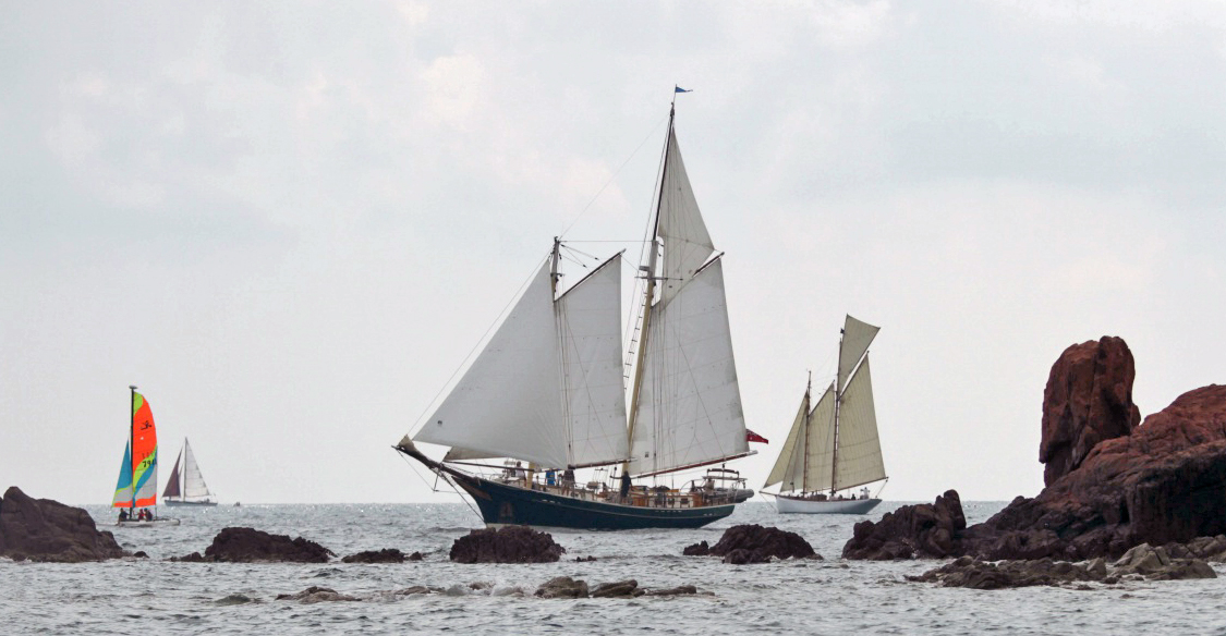 SY Windjammer vs SY Morwenna photo Olivier Mariotti DR