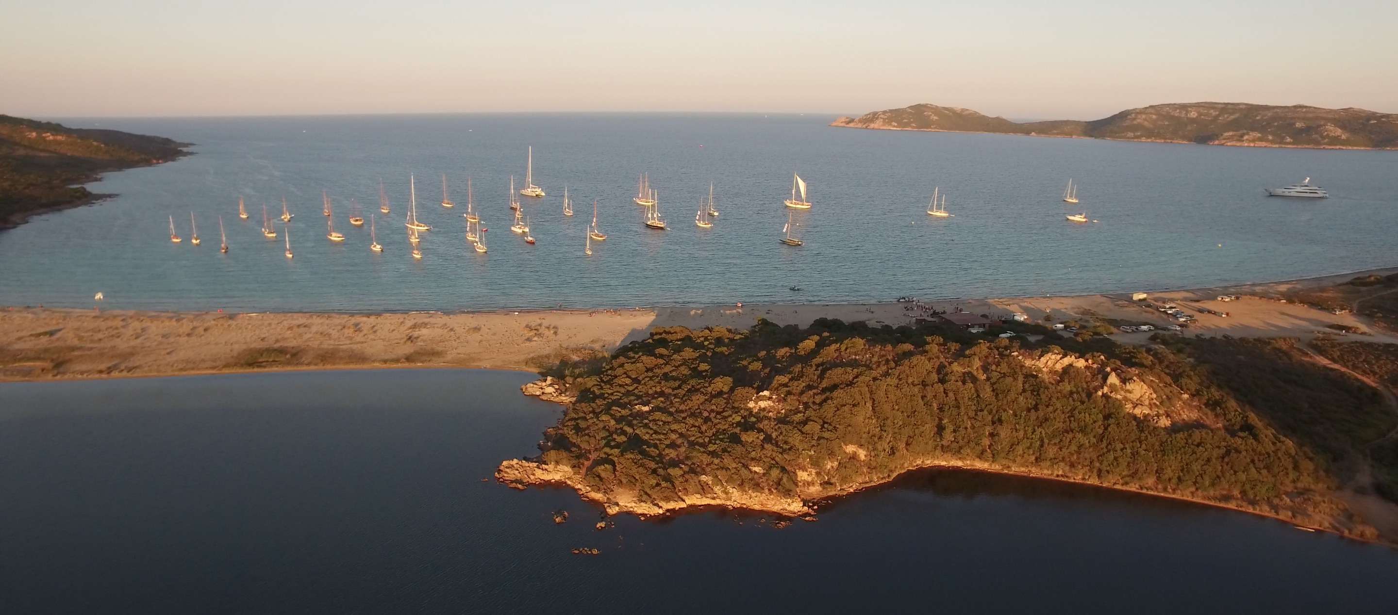 CC 2016 mouillage plage de Balistra photo Emmanuel Kirch pilot Nicolas Di Stefano DR