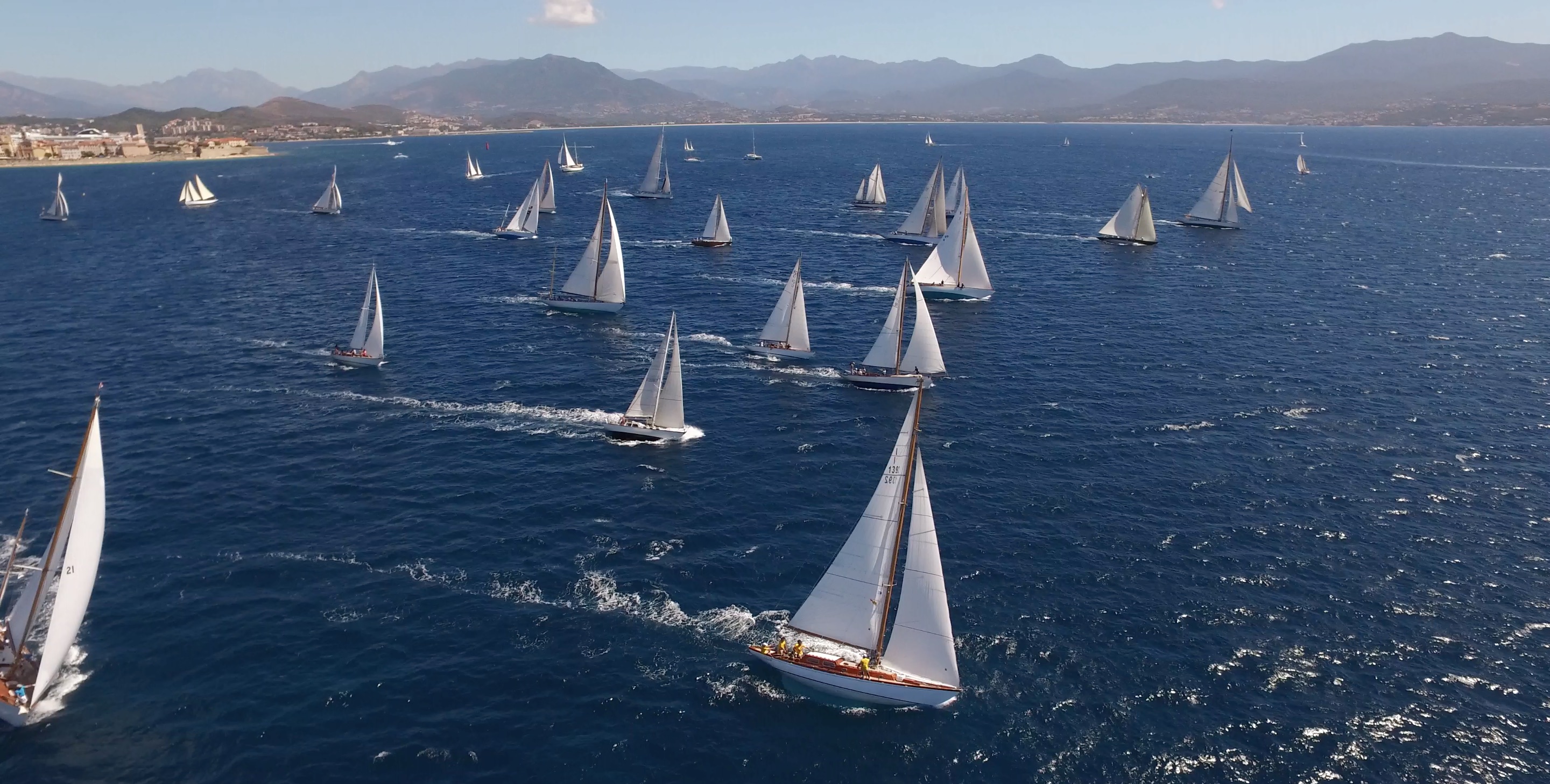 Corsica Classic 2017 ligne de départ Ajaccio Photo Emmanuel Kirch by drone pilot Nicolas di Stefano DR