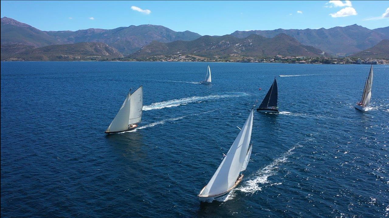 CC 2020 Saint-Florent ligne de départ Mardi 1 septembre SY Skylark VS Olympian Photo Arnaud Guilbert DR