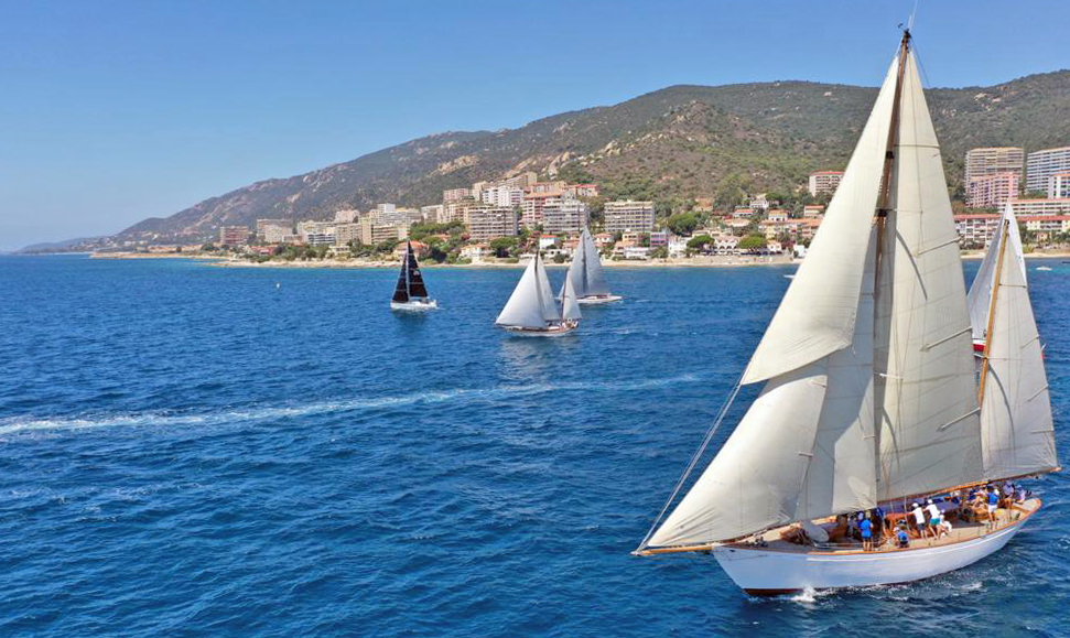 Régates Napoléon 2020 Ajaccio ligne de départ plage de Trottel SY Hygie photo JP Pyrée DR