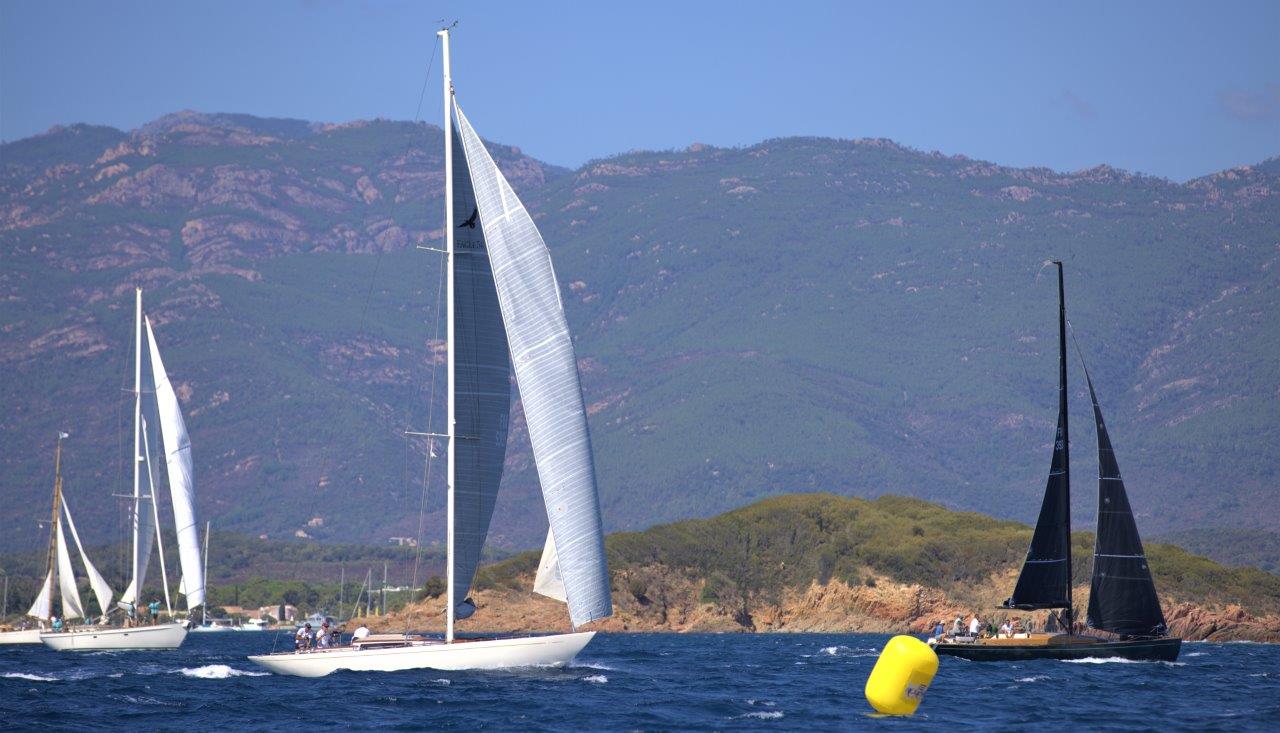 Bonifacio - Taverna, ligne de départ Saint Cyprien, SY Quatre Quarts III Vs SY Hounbonne IV, Corsica Classic 2021 photo Jerome FX DR