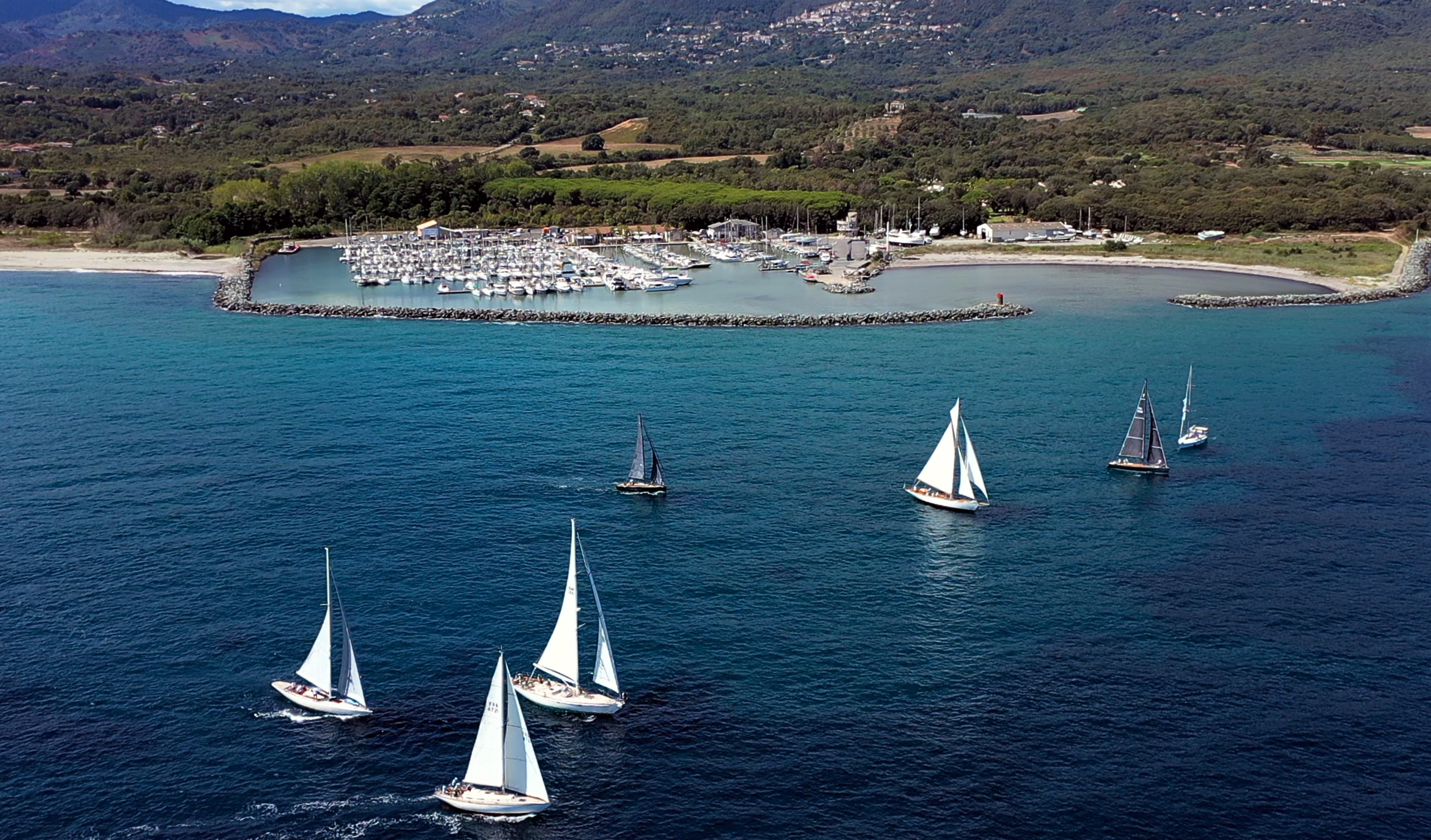 Ligne de départ Taverna Corsica Classic 2021 Taverna Macinaggio dimanche 29 aout photo Arnaud Guilbert DR