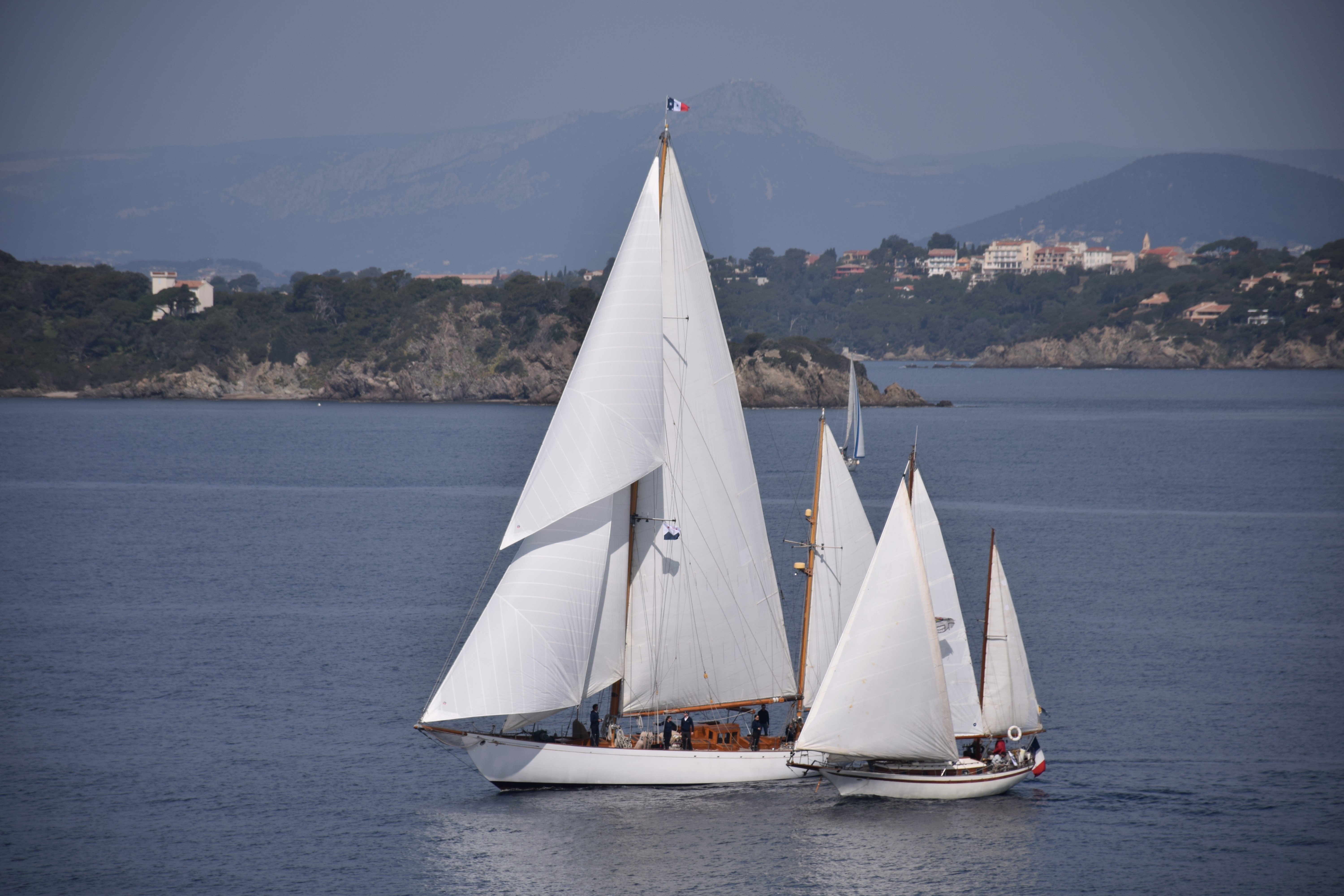 Pourquoi Pas 2023 Porquerolles départ SY Belle Aventure Vs SY Serena photo Edith et Marc Frilet DR