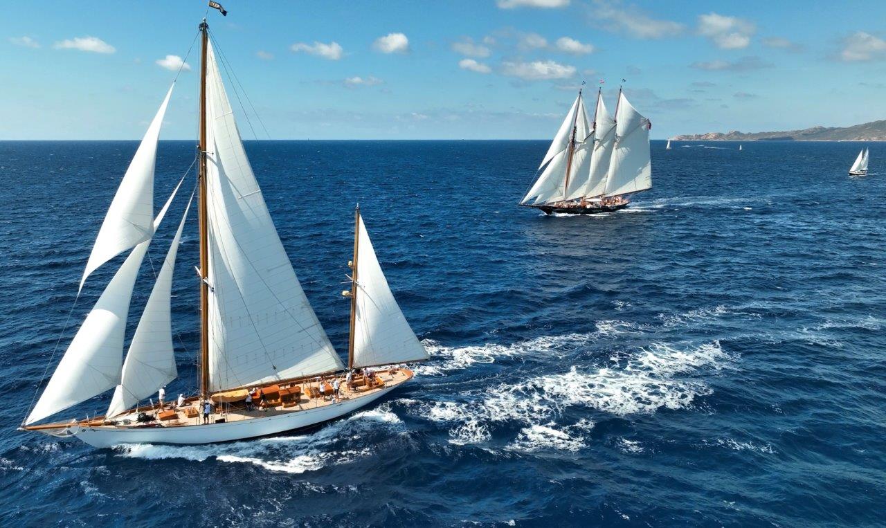 Corsica Classic 2022 Bonifacio ligne de départ SY Belle Aventure x SY Shenandoah of Sarks photo Arnaud Guilbert DR Corsica Classic 2022 Bonifacio ligne de départ SY Belle Aventure x SY Shenandoah of Sarks photo Arnaud Guilbert DR