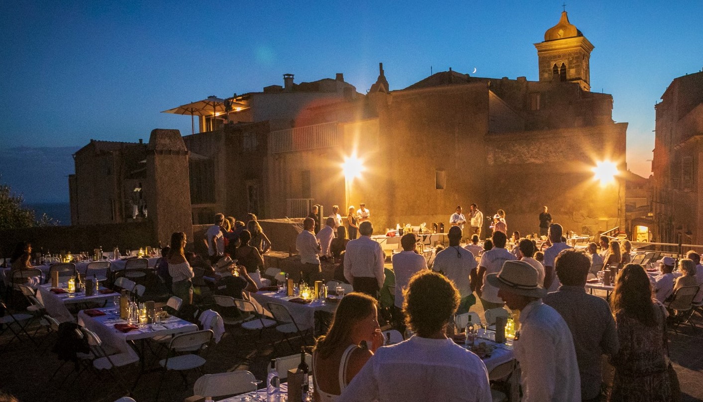 Corsica Classic 2022 Bonifacio diner remise de prix Bastion de l'Etendard photo Gilles Perez DR