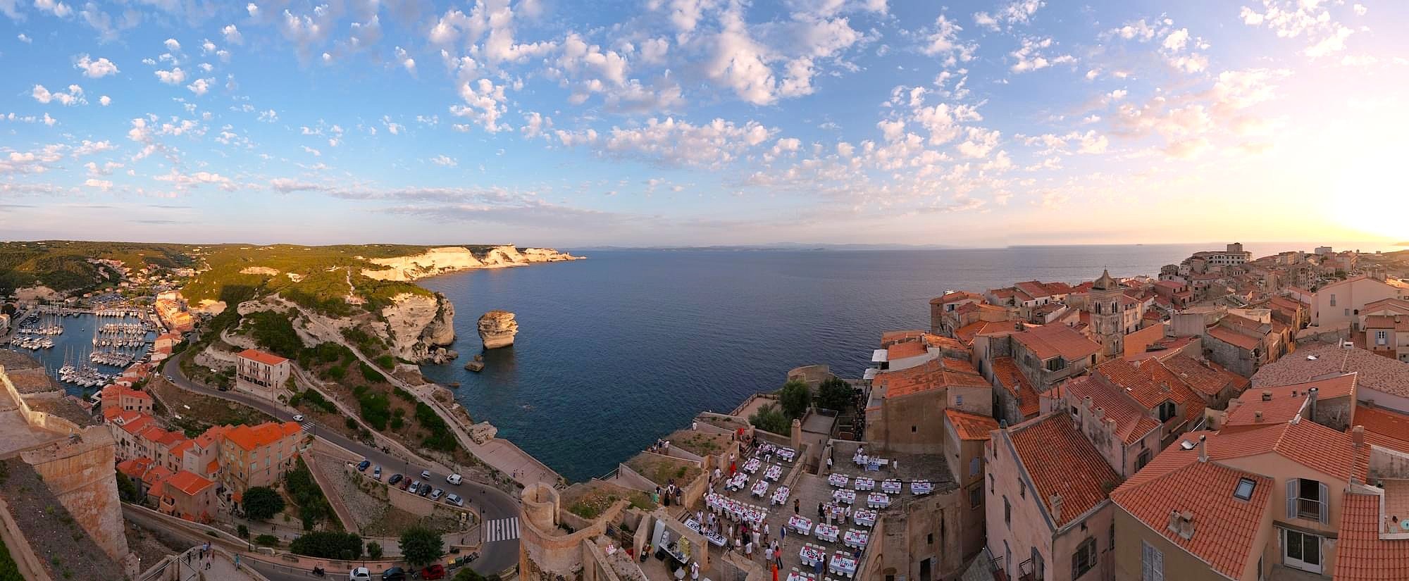 Corsica Classic 2022 Bonifacio diner remise des prix Bastion de l'Etendard Photo Arnaud Guilbert DR Corsica Classic 2022 Bonifacio diner remise des prix Bastion de l'Etendard Photo Arnaud Guilbert DR