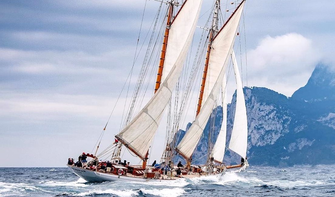 SY Puritan 1930 photo DR SY Puritan 1930 photo DR