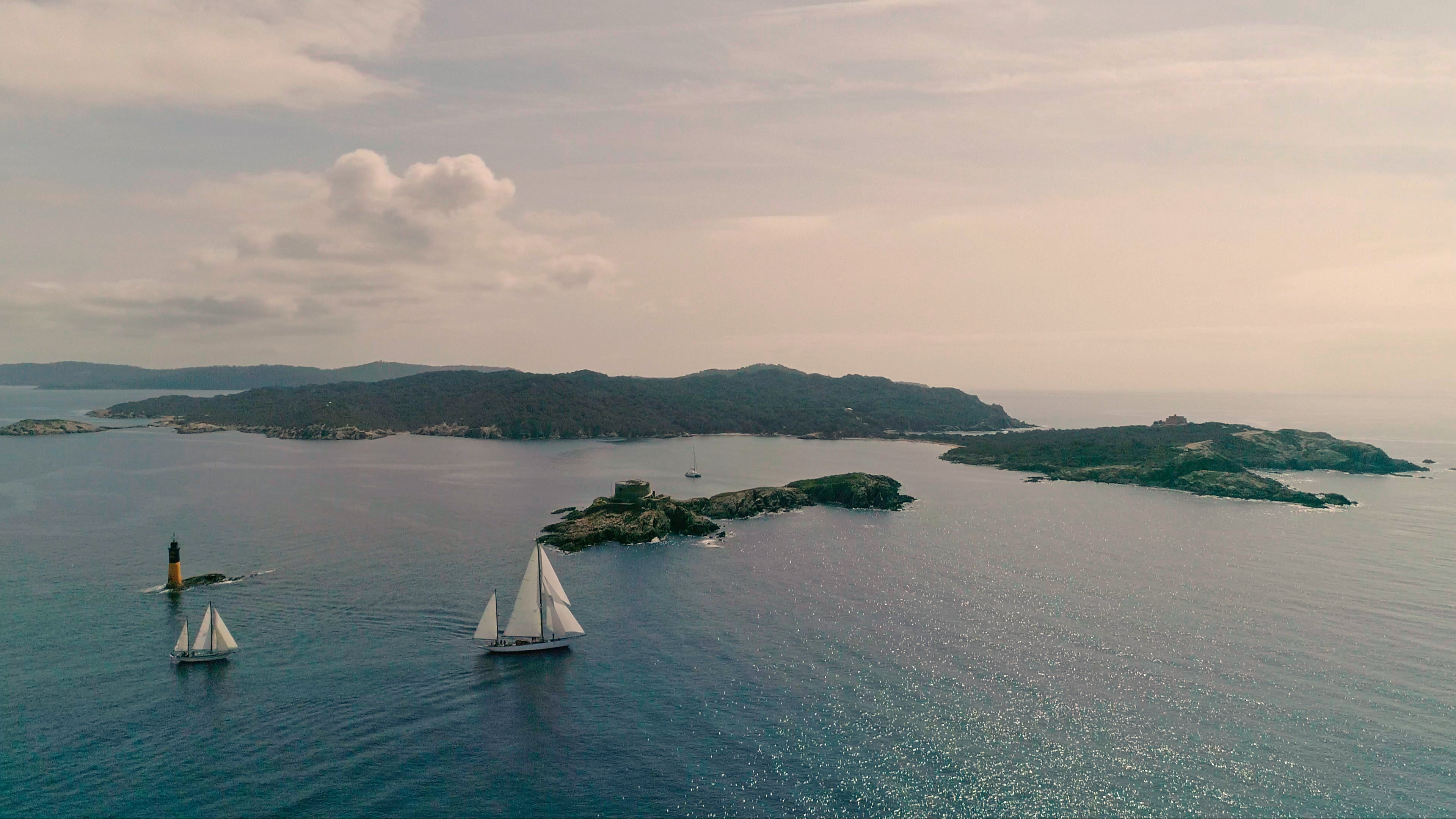 Pourquoi Pas 2023 SY Belle Aventure Vs SY Serena départ Porquerolles photo Arnaud Guilbert DR