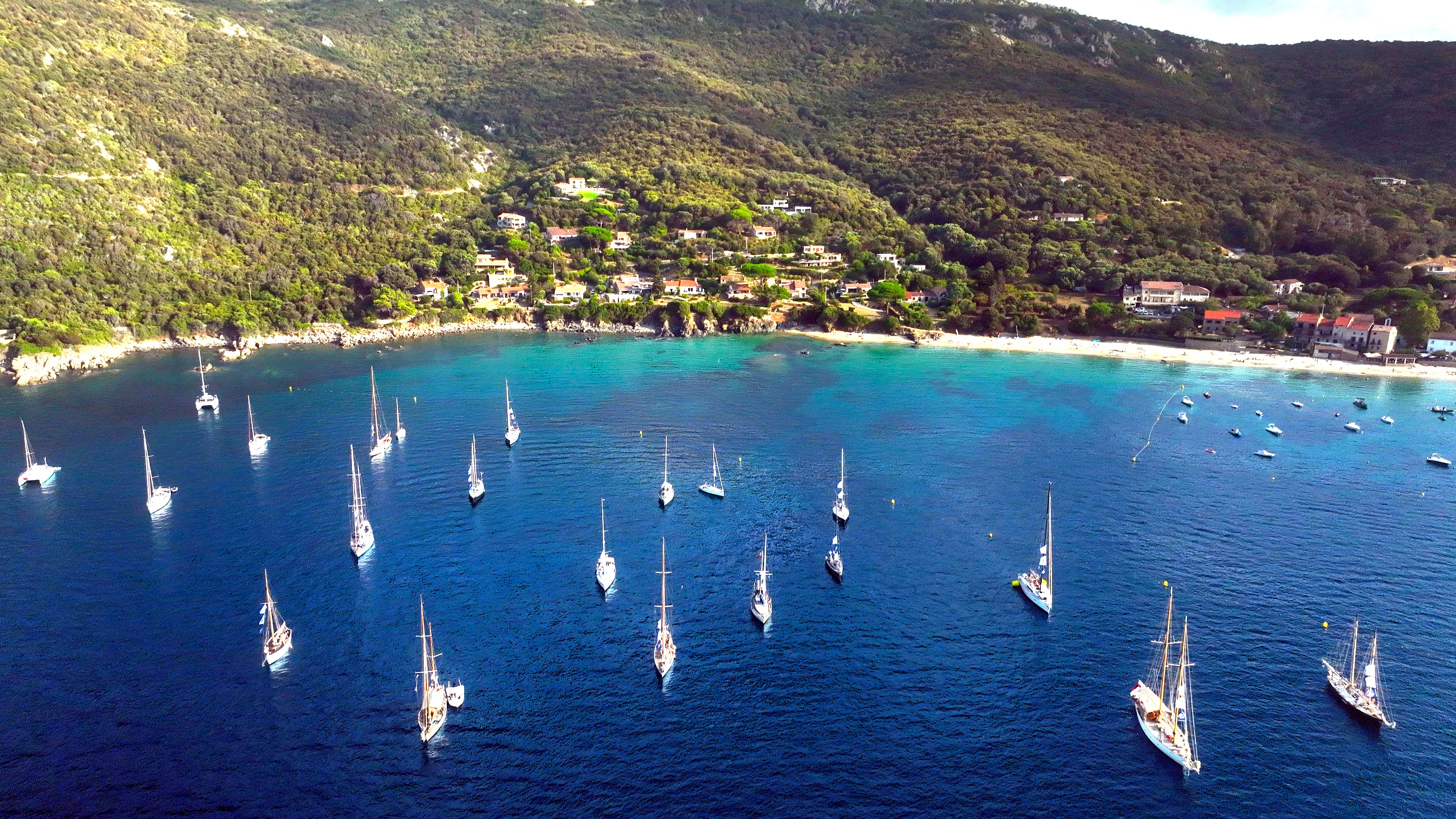 Corsica Classic 2025 Campomoro flotte au mouillage photo Arnaud Guilbert DR