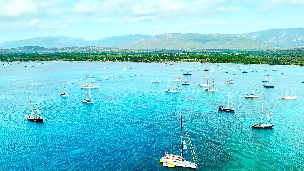 Corsica Classic 2025 Saint-Cyprien flotte au mouillage photo Arnaud Guilbert DR